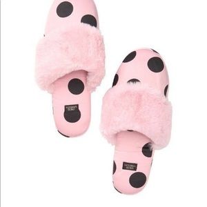 Victoria secret pink slippers size medium